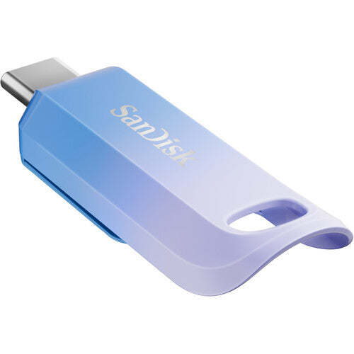 SanDisk Creator USB-C Flash Drive with metal body and fast 3.2 Gen 2 performance.