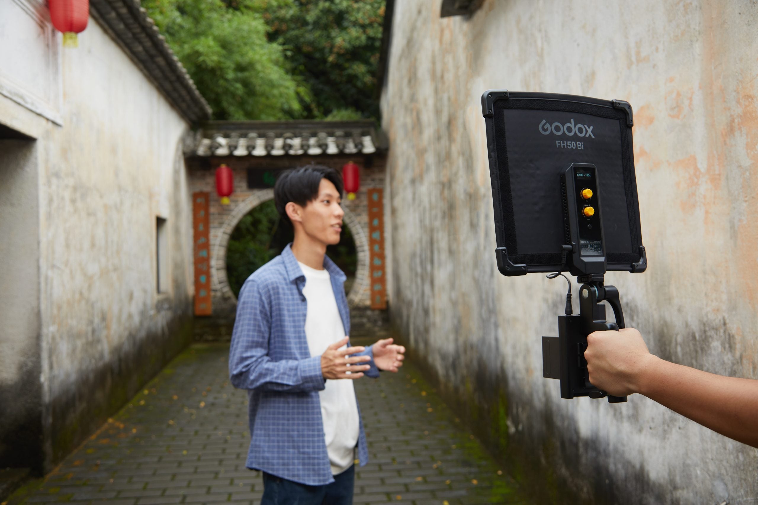 Godox FH50Bi flexible bi-color LED light panel, 30x30cm, foldable, color temp 2800-6500K, CRI/TLCI 97, 11 special effects, wireless control via app or remote, lightweight and slim design for versatile use