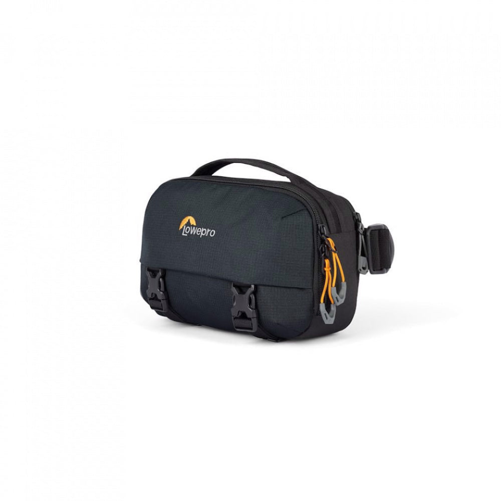The perfect photography sling bag for any photographer on the go. Its compact size is perfect for a small camera with additional lenses or an action camera.