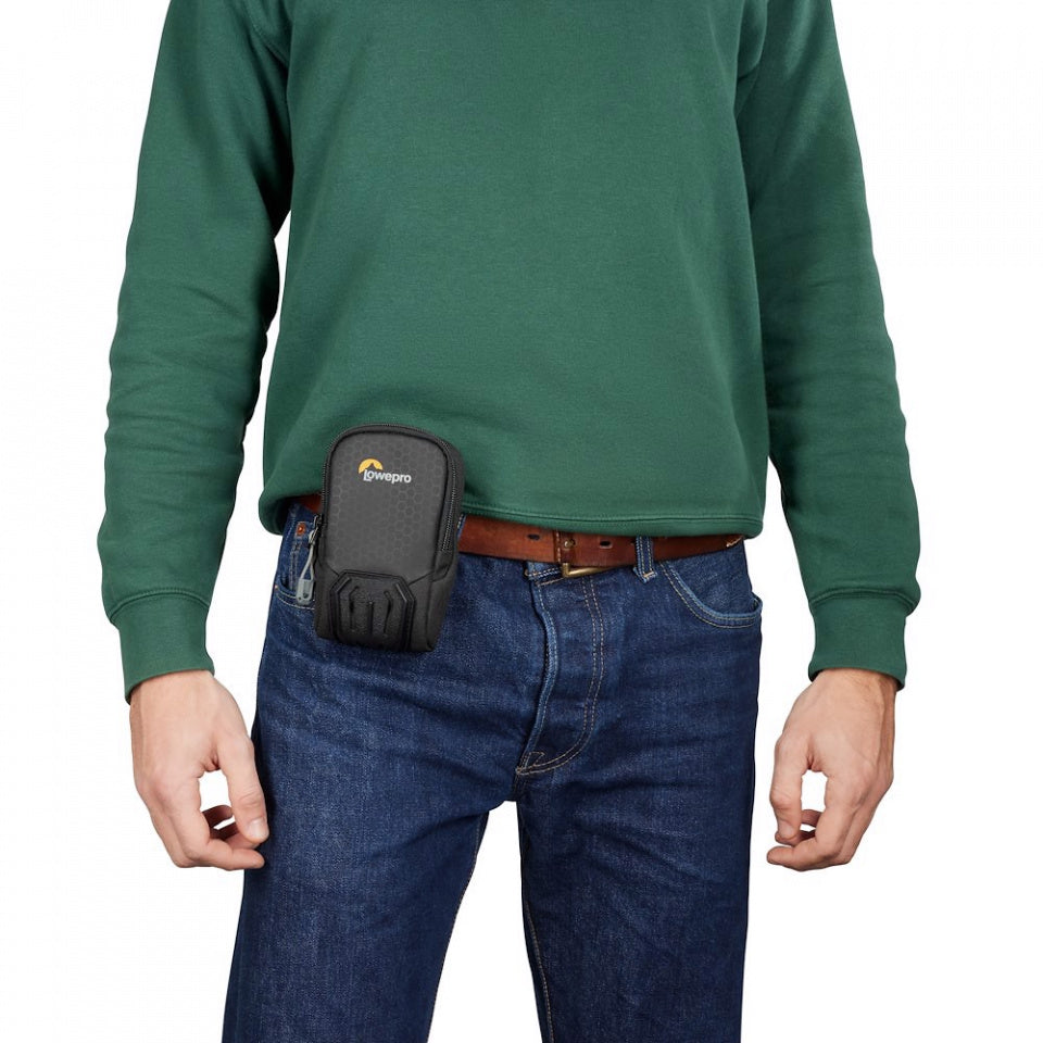 Lowepro Adventura CS 20 III compact camera pouch in black