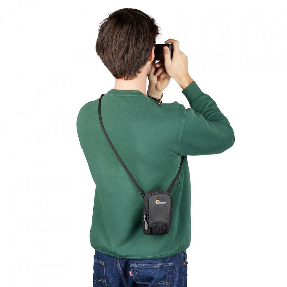 Lowepro Adventura CS 20 III compact camera pouch in black