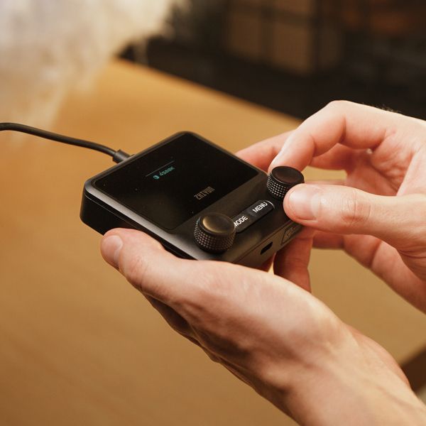 Zhiyun K1 Wire Controller for Molus B-Series LED lights with 200 cm cable for remote adjustment.