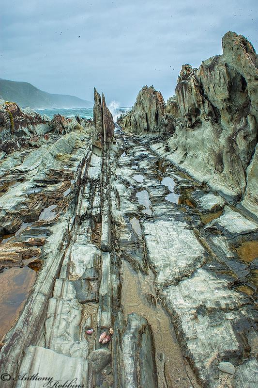  jagged rock formations of the Storms River Mouth