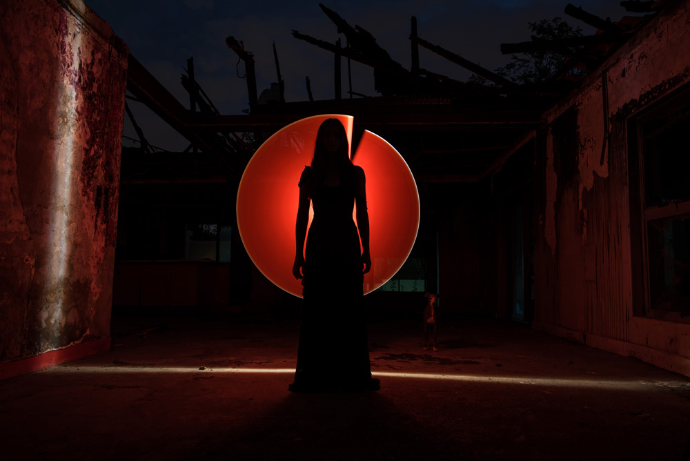 Sivu is painting with light