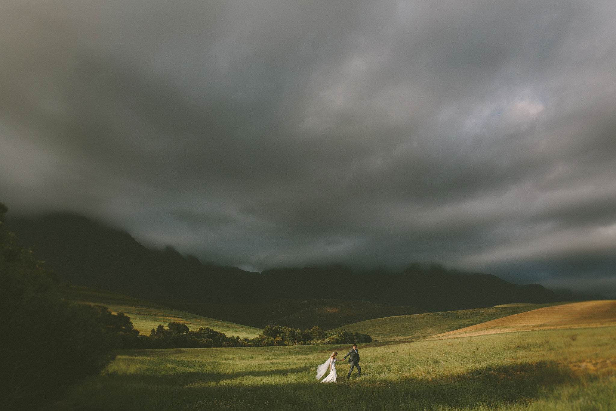 Couple shoot in field 2