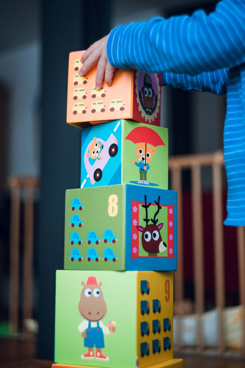 Child playing with building blocks. Image by Markus Spiske.