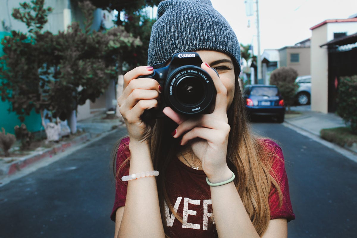 Photograph of a DSLR camera taken by Max Panama