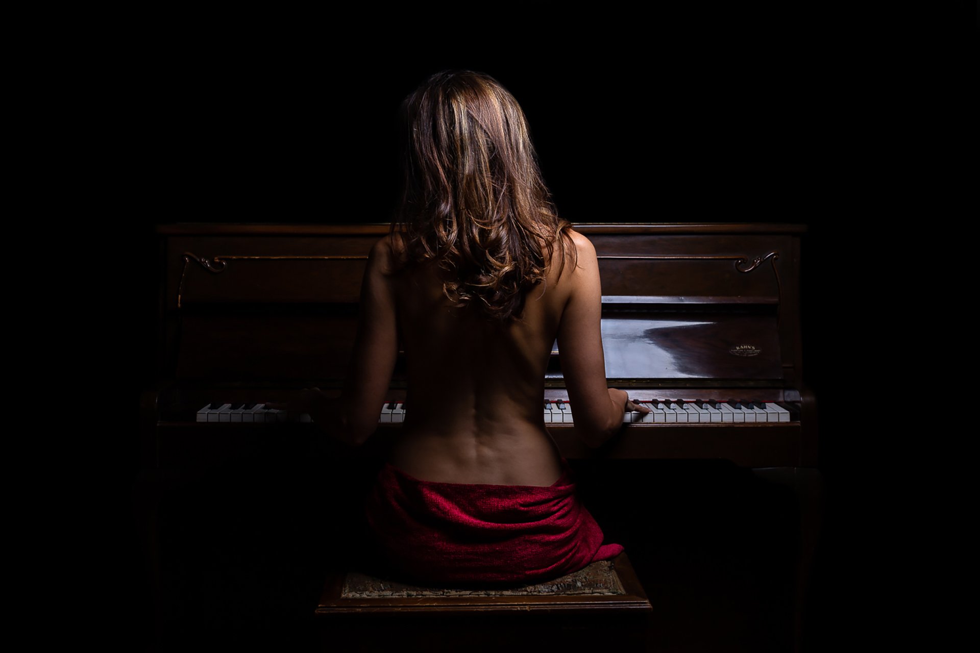 Another portrait. I love breaking the rules.. here is a faceless portrait