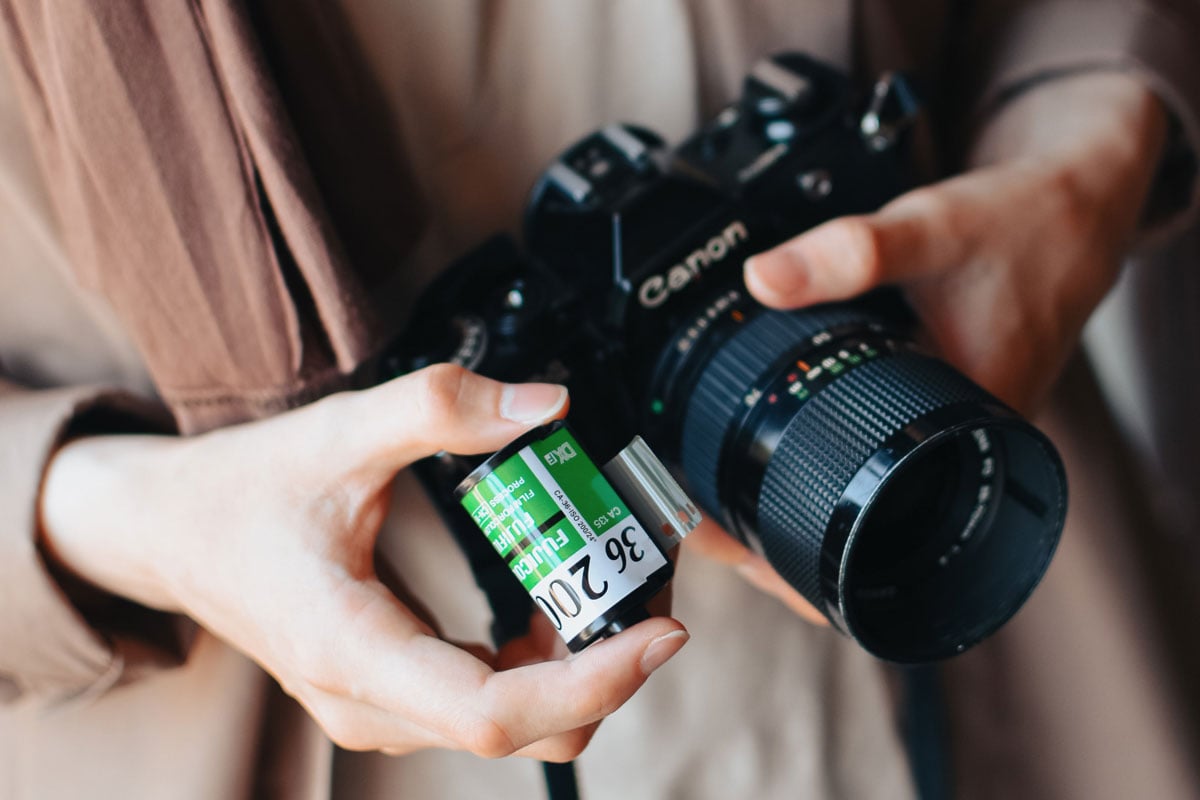 How to load 35mm film into an analogue camera How to load 35mm film into an analogue camera