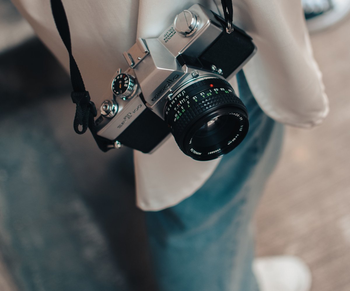 How to load 35mm film into an analogue camera