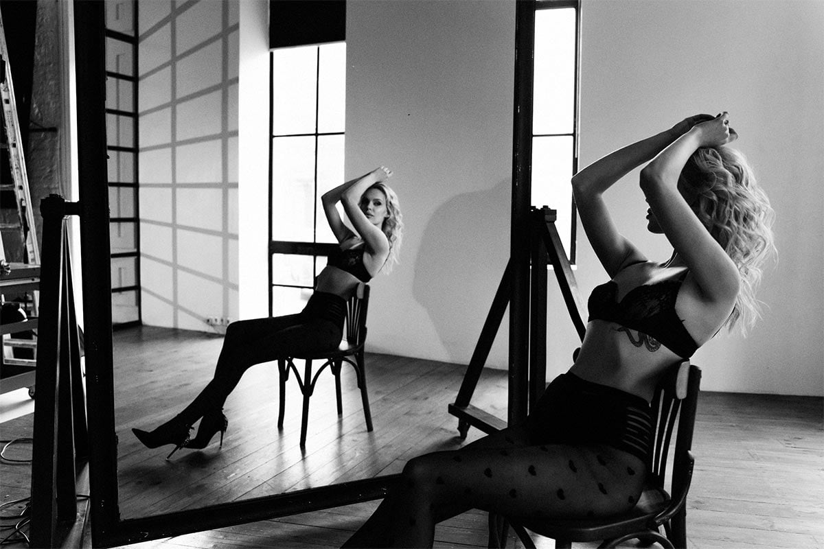 Photographer Serhii Kovbasyuk uses meticulous planning to create one of a kind boudoir photo sessions. His attention to detail leads to authentic results we are obsessed with.