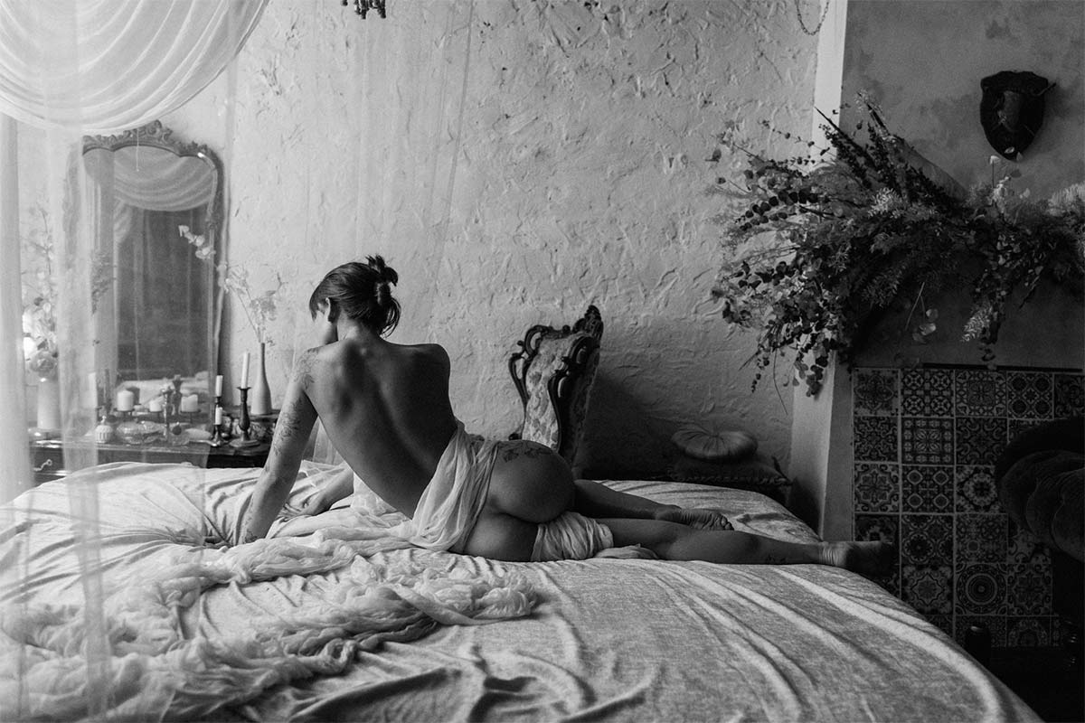 Photographer Serhii Kovbasyuk uses meticulous planning to create one of a kind boudoir photo sessions. His attention to detail leads to authentic results we are obsessed with.