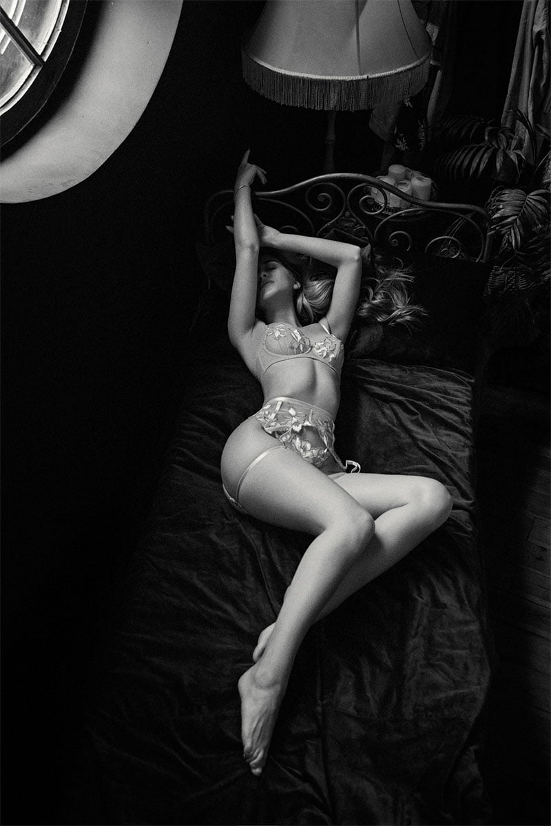 Photographer Serhii Kovbasyuk uses meticulous planning to create one of a kind boudoir photo sessions. His attention to detail leads to authentic results we are obsessed with.