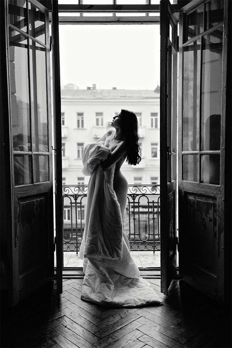 Photographer Serhii Kovbasyuk uses meticulous planning to create one of a kind boudoir photo sessions. His attention to detail leads to authentic results we are obsessed with.