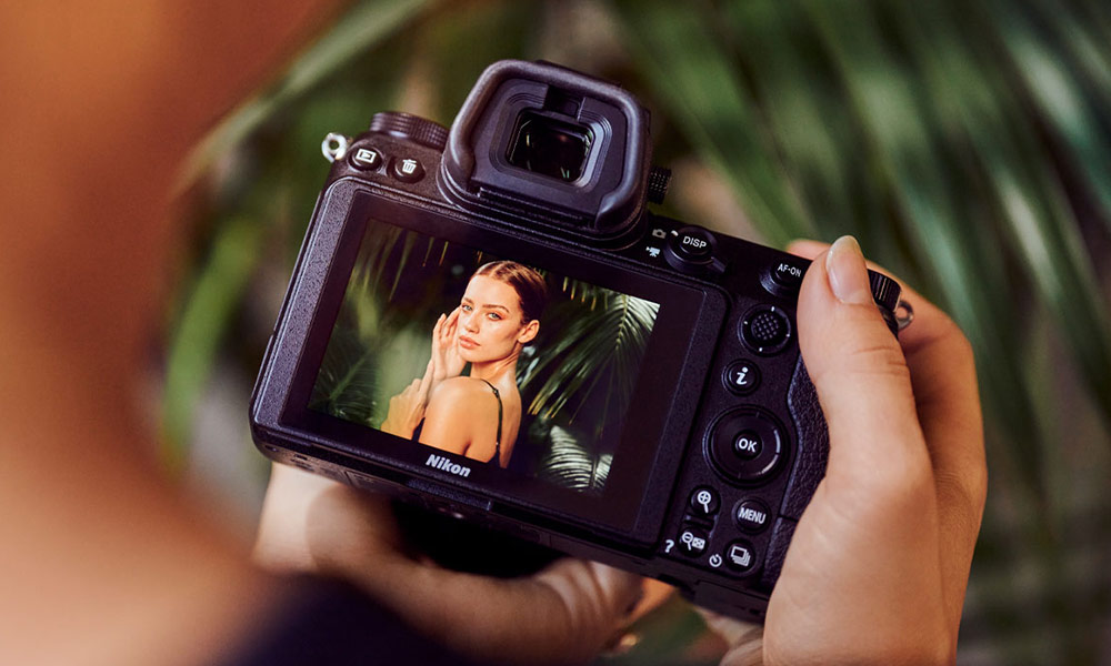 Take a look at top mirrorless cameras like the Canon EOS R7, Nikon Z6 II, and Sony Alpha a7 IV, each designed to meet different photographic needs.