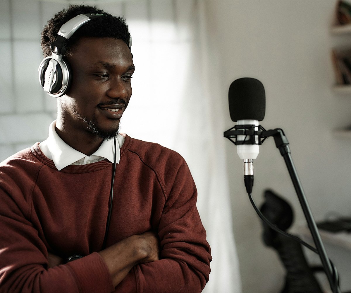 Explore options that suit every need, from wired to wireless, and find the perfect mic to amplify your voice.
