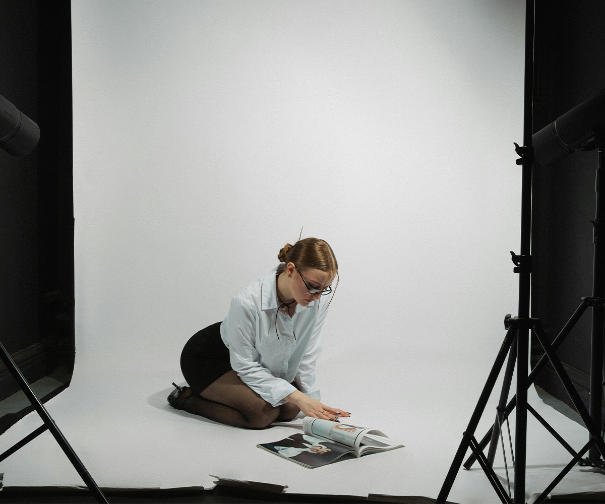 Build a pro studio on a budget! Discover affordable gear and tips to create high-quality photo and video content without overspending.
