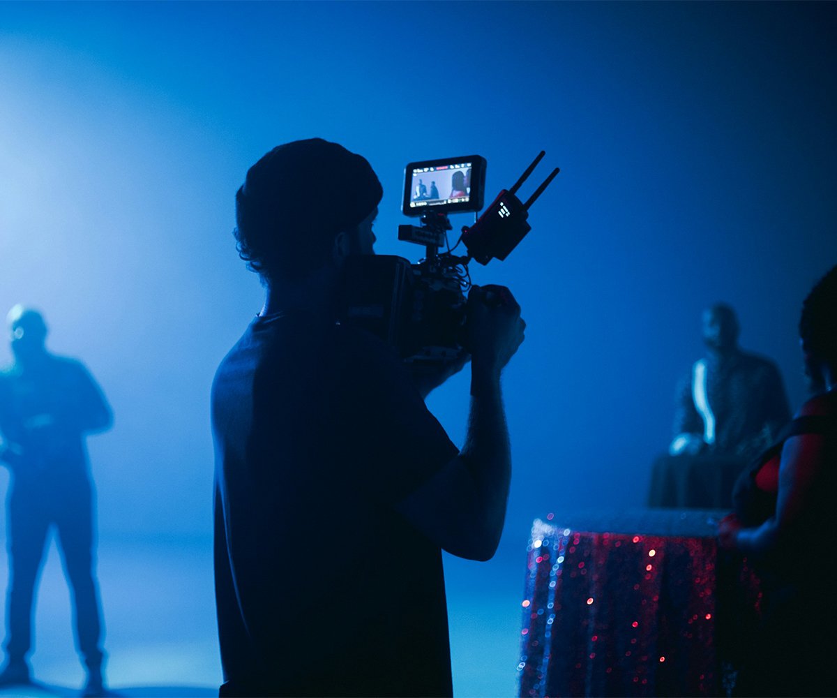 Level up your video kit in 2025 with 5 must-have gadgets for creators. Showcasing smart tools, fast storage, pro lighting & more to boost your shoots and workflow.