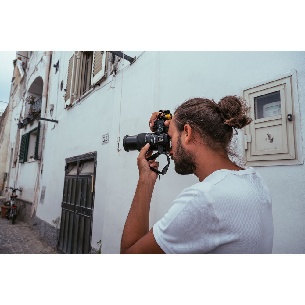 Use this 18-140mm f/3.5-6.3 VR lens to capture a wide variety of subjects with high portability from landscapes to portraits for both stills and video.