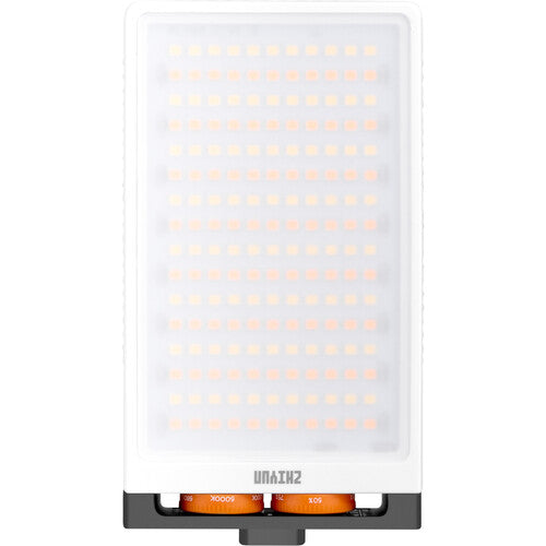 Zhiyun FIVERAY M40 Powerful Pocket Light – compact, bright LED with adjustable colour temperature.