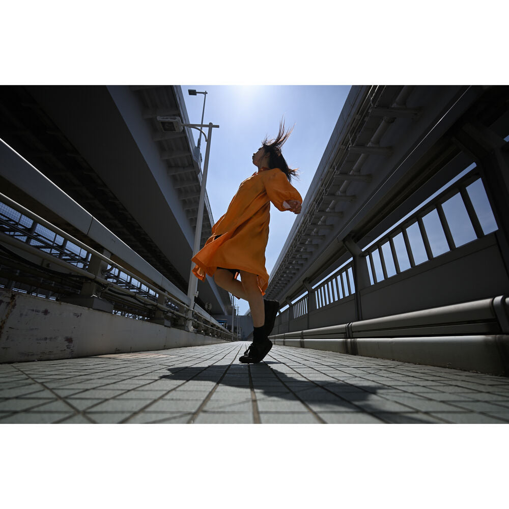 Explore new perspectives with a wide-angle lens made to perform in low-light, speed and depth of field. Excels in videos and landscape or astrophotography.