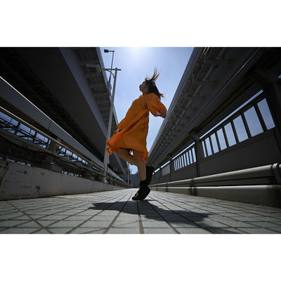 Explore new perspectives with a wide-angle lens made to perform in low-light, speed and depth of field. Excels in videos and landscape or astrophotography.