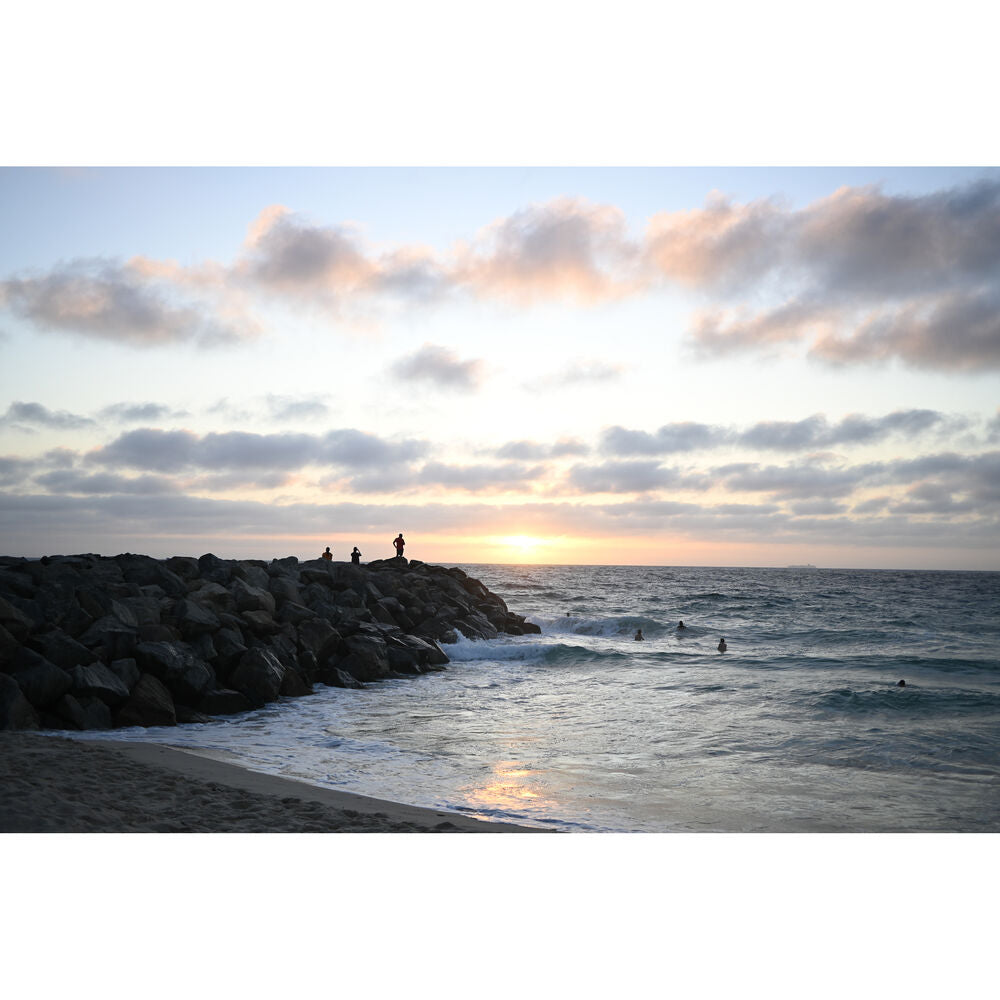 Low-light performance, close-up detail and faster shutter speeds for APS-C cameras. Helps photographers and vloggers to create content that stands out.