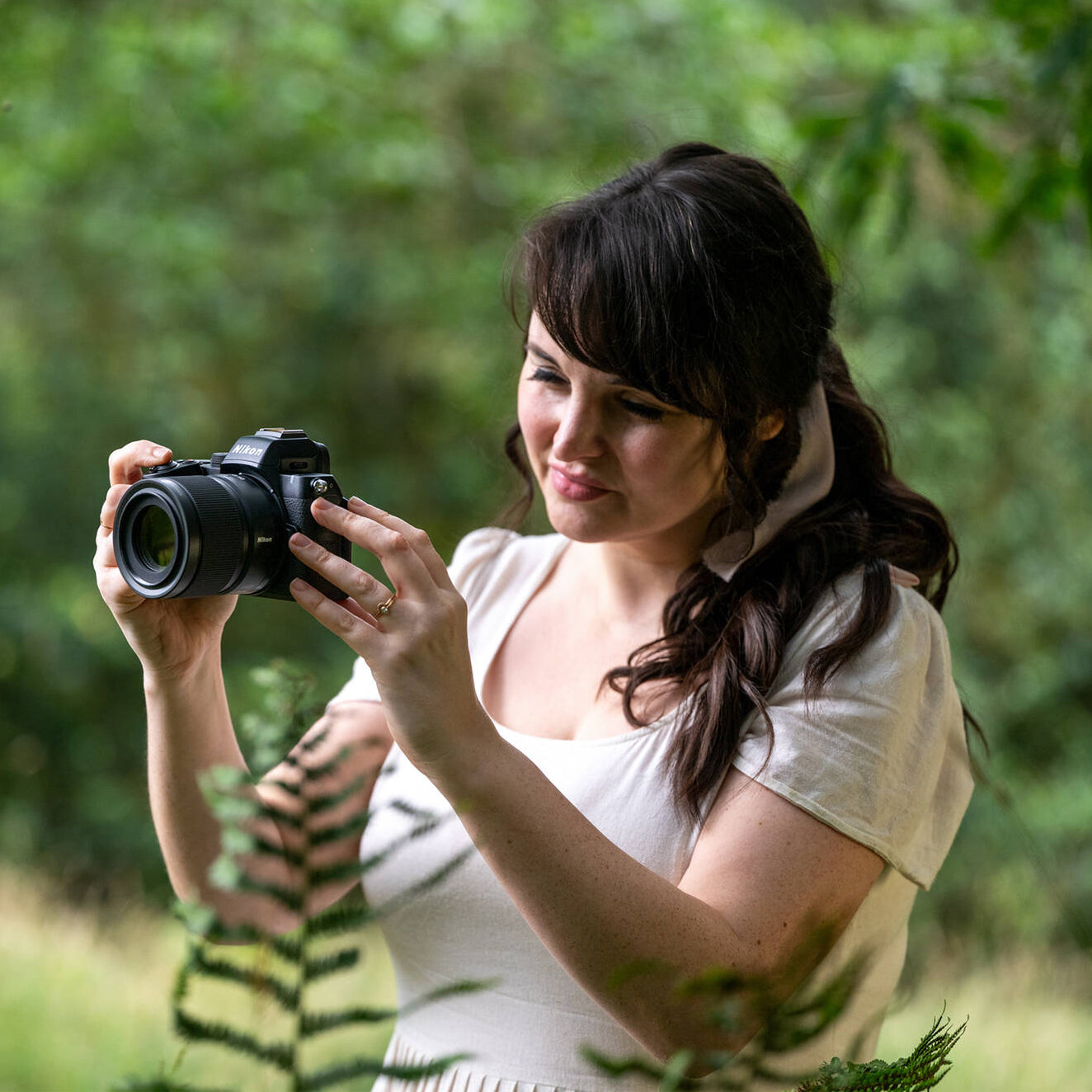 The Nikon Z DX MC 35mm f/1.7 is a fast, lightweight micro lens that offers life-size detail, stunning bokeh, and close-up creative freedom.