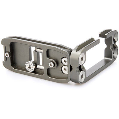 3LT Ellie L-Bracket camera accessory is the first modular camera bracket. It comes with an 85mm Arca-Swiss compatible base and fits almost any camera.