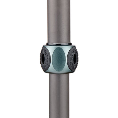 3 Legged Thing Legends Alana Carbon Fibre Monopod in Grey – ultra-light, durable and ideal for dynamic shooting situations.