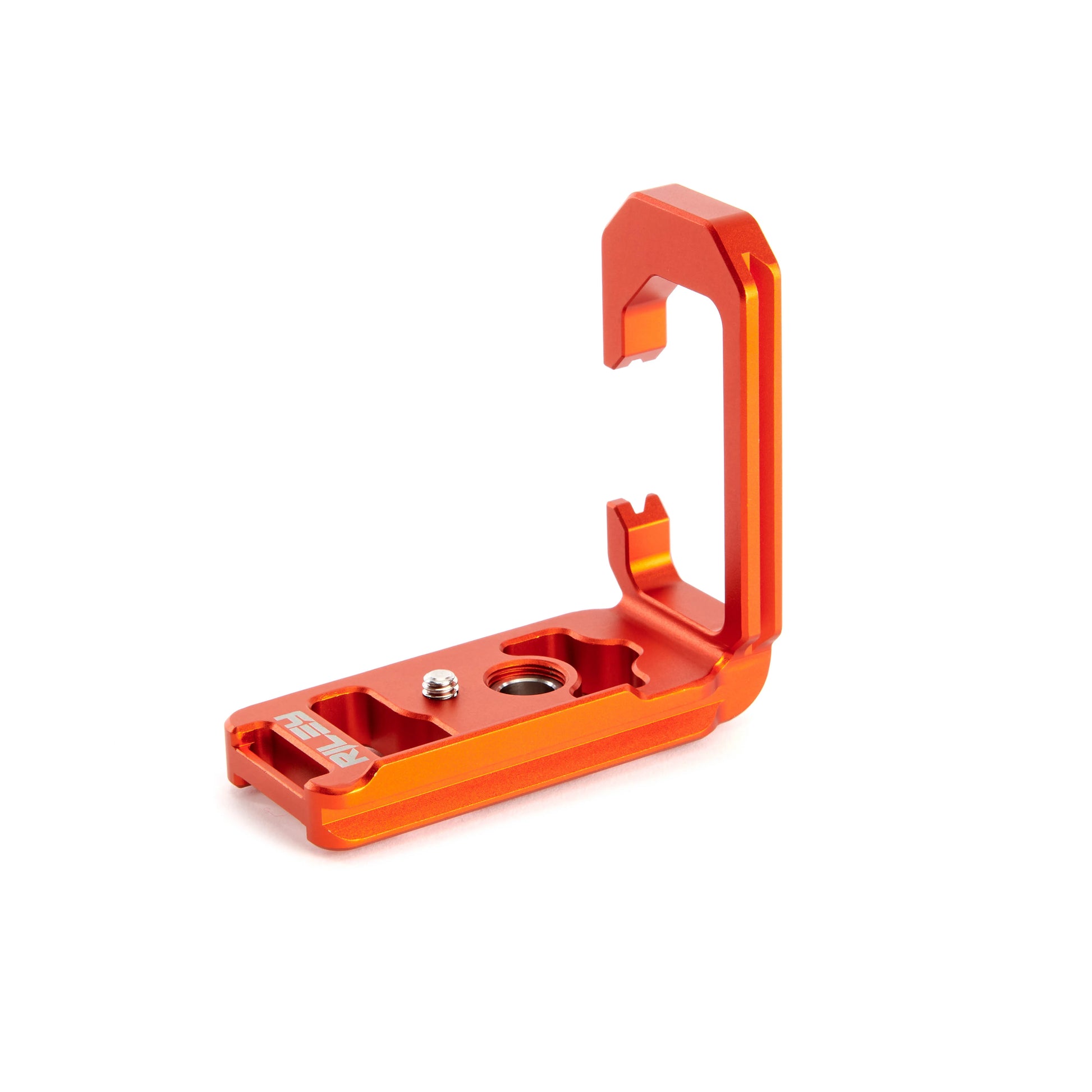 3‑Legged‑Thing Riley QD L‑bracket for Canon R7 in copper finish—Arca‑Swiss compatible, quick‑detach port, full access to battery and side ports, vertical screen cut‑out, dual accessory threads.