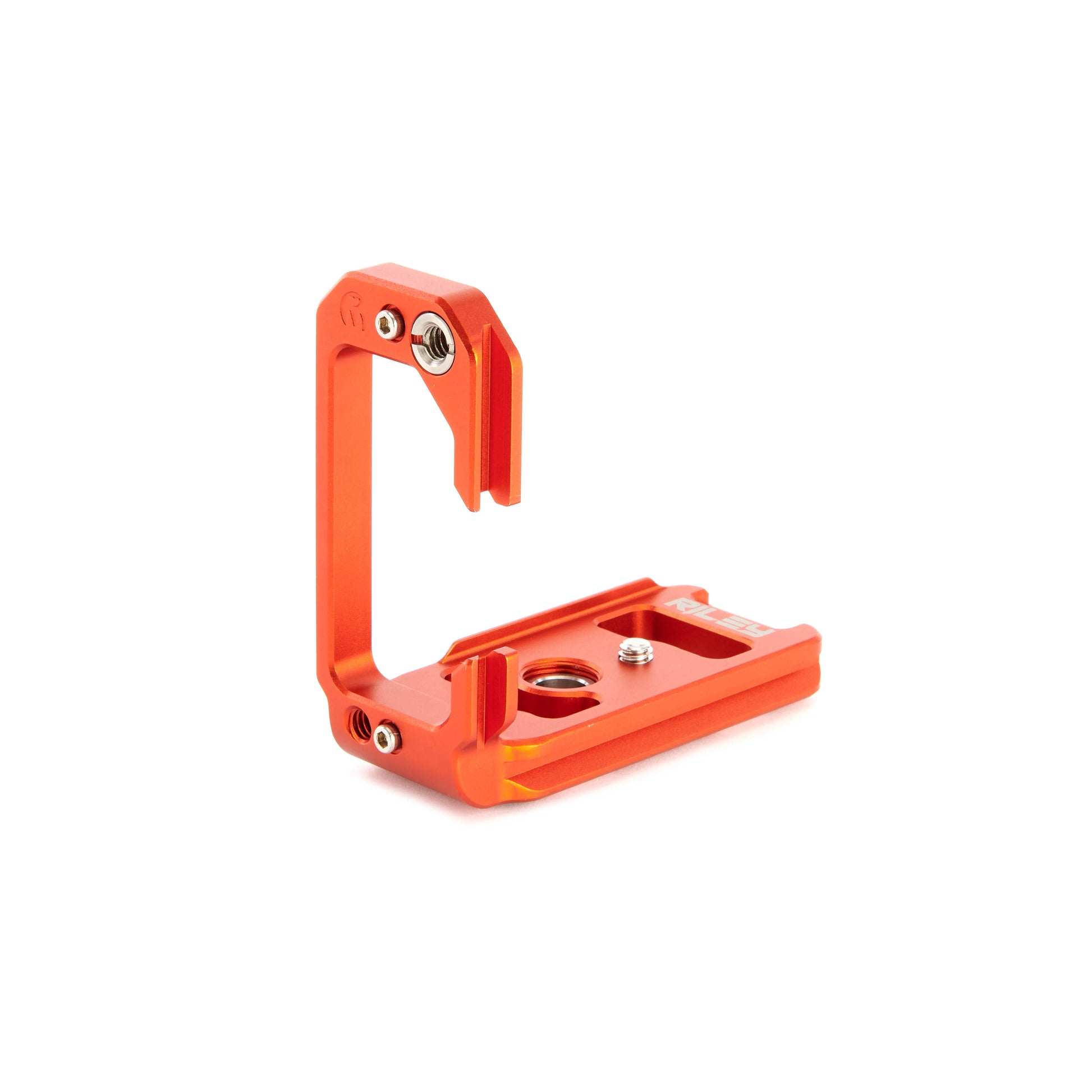 3‑Legged‑Thing Riley QD L‑bracket for Canon R7 in copper finish—Arca‑Swiss compatible, quick‑detach port, full access to battery and side ports, vertical screen cut‑out, dual accessory threads.