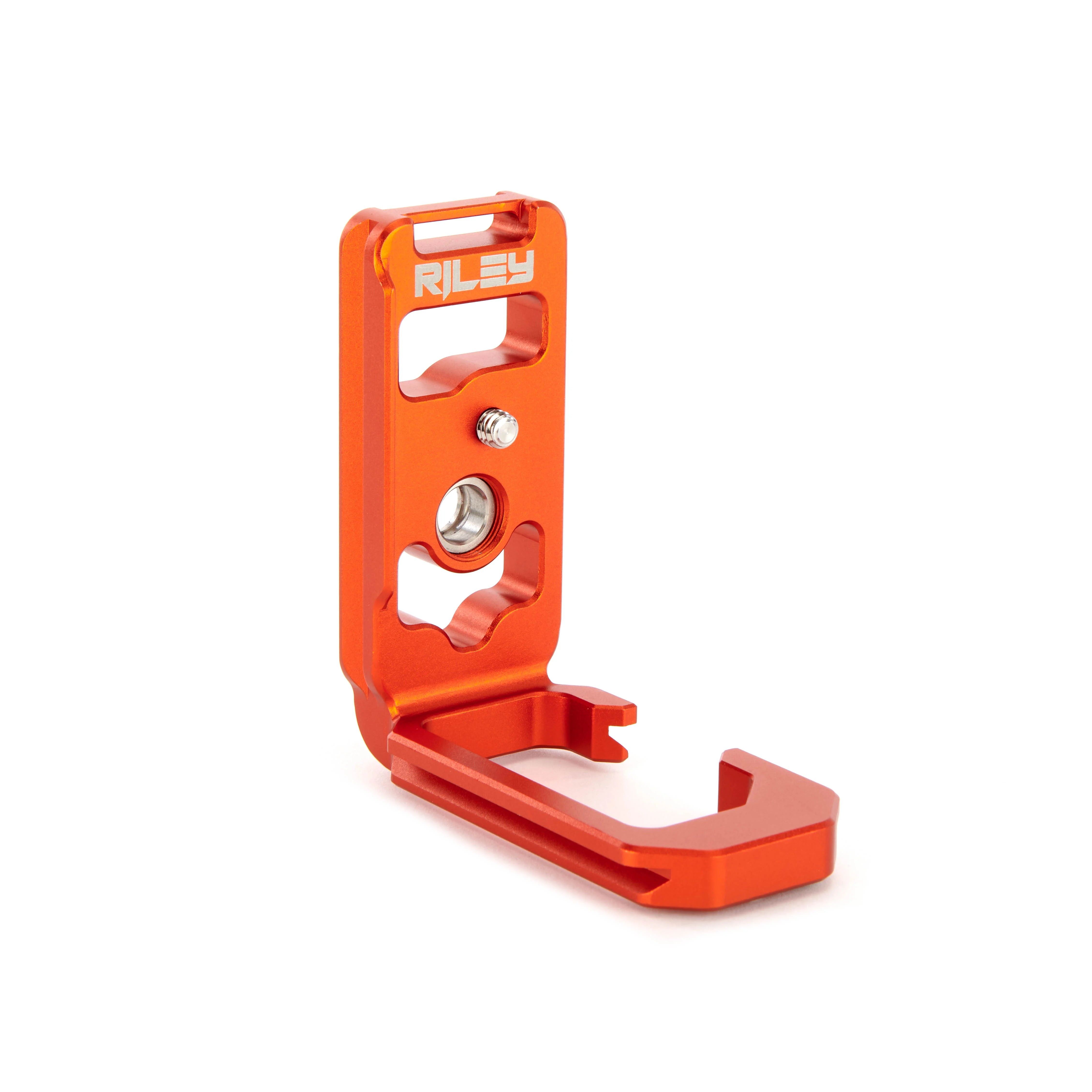 3‑Legged‑Thing Riley QD L‑bracket for Canon R7 in copper finish—Arca‑Swiss compatible, quick‑detach port, full access to battery and side ports, vertical screen cut‑out, dual accessory threads.