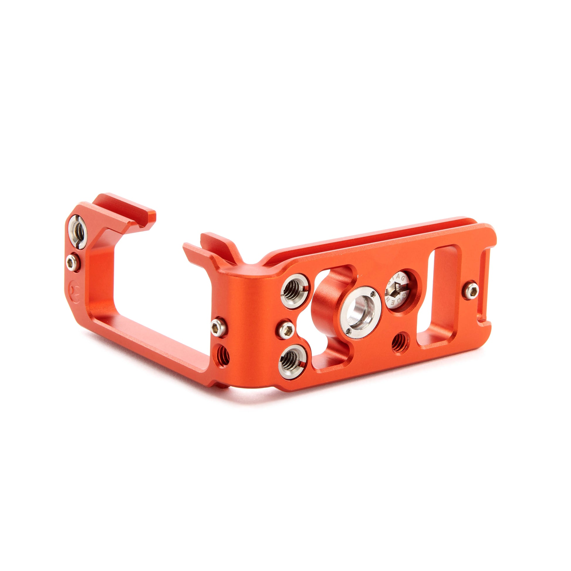 3‑Legged‑Thing Riley QD L‑bracket for Canon R7 in copper finish—Arca‑Swiss compatible, quick‑detach port, full access to battery and side ports, vertical screen cut‑out, dual accessory threads.