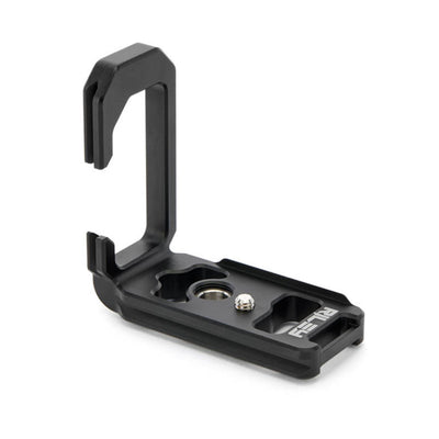 3‑Legged‑Thing Riley QD L‑bracket for R7 in Darkness black, Arca‑Swiss plate with vertical and horizontal camera mounting.