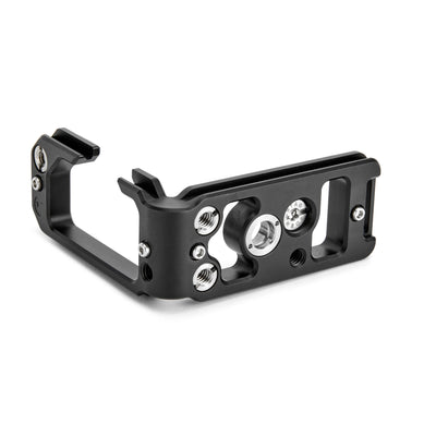 3‑Legged‑Thing Riley QD L‑bracket for R7 in Darkness black, Arca‑Swiss plate with vertical and horizontal camera mounting.