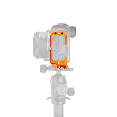3 Legged Thing Roxie QD L-Bracket for Canon R5, R5C, R6, and R6 II, Arca-Swiss compatible, lightweight aluminium build.