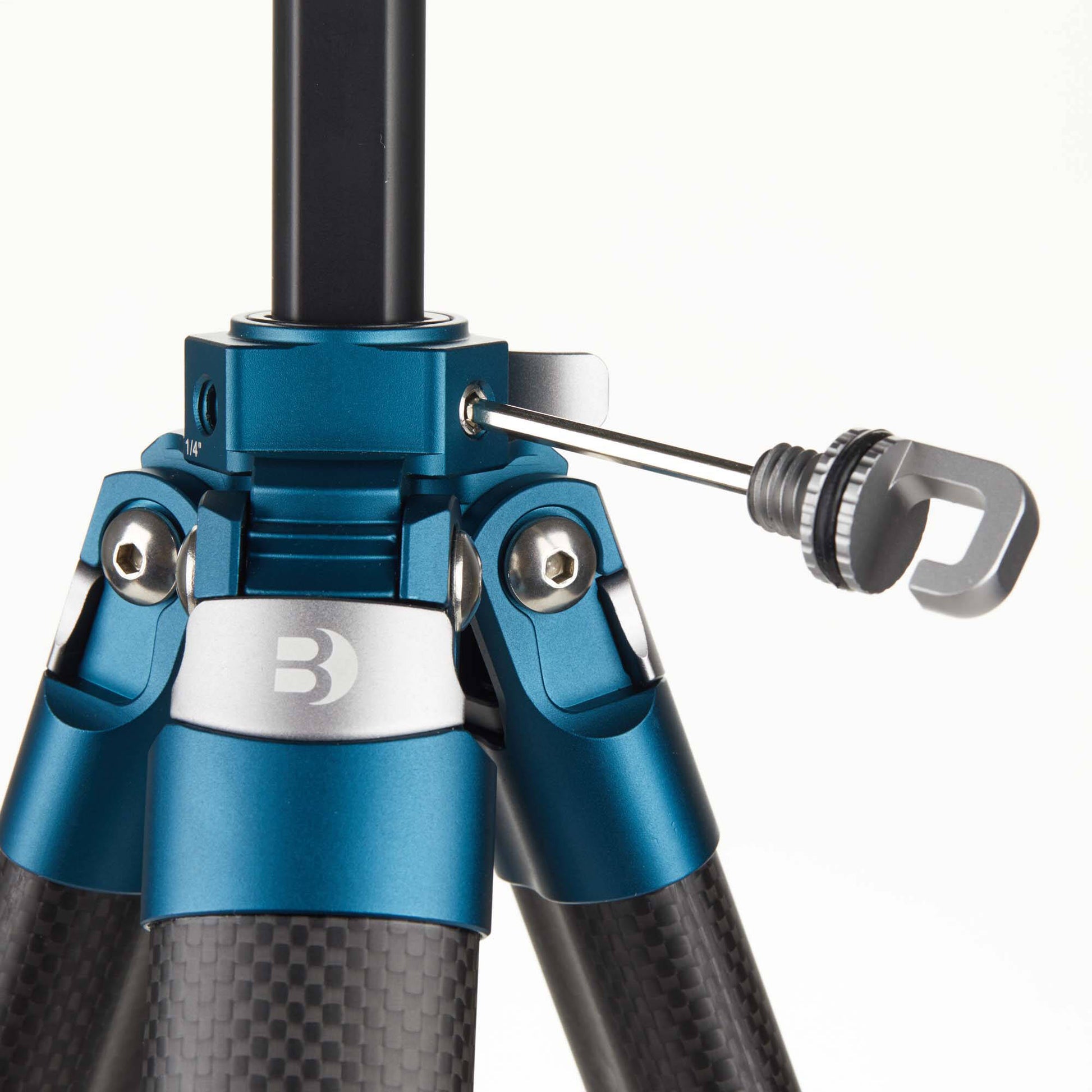 Benro CyanBird Carbon Fibre Aluminium Tripod with N00P Ball Head, lightweight and precise support for DSLR and mirrorless cameras.