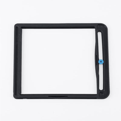 This kit includes an 82mm CPL filter, 77mm adaptor ring and filter bag that holds up to four 100x150mm or 100x100mm filters each within a protecting frame.
