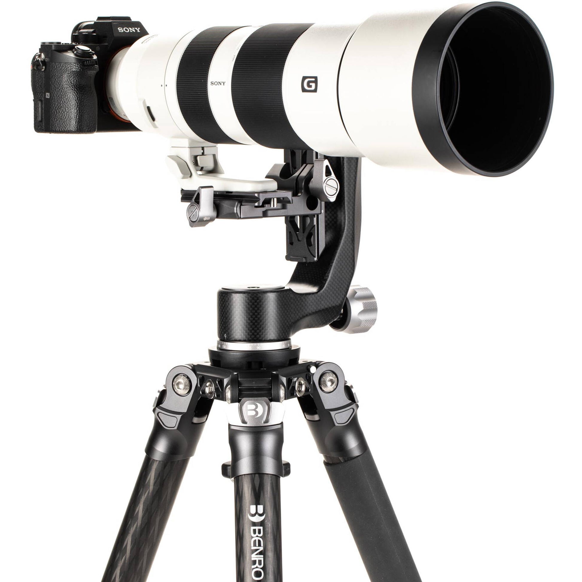 Benro Mammoth 4-section carbon fibre tripod with 75mm bowl, twist-lock legs and 25 kg load capacity, extended to 160 cm.