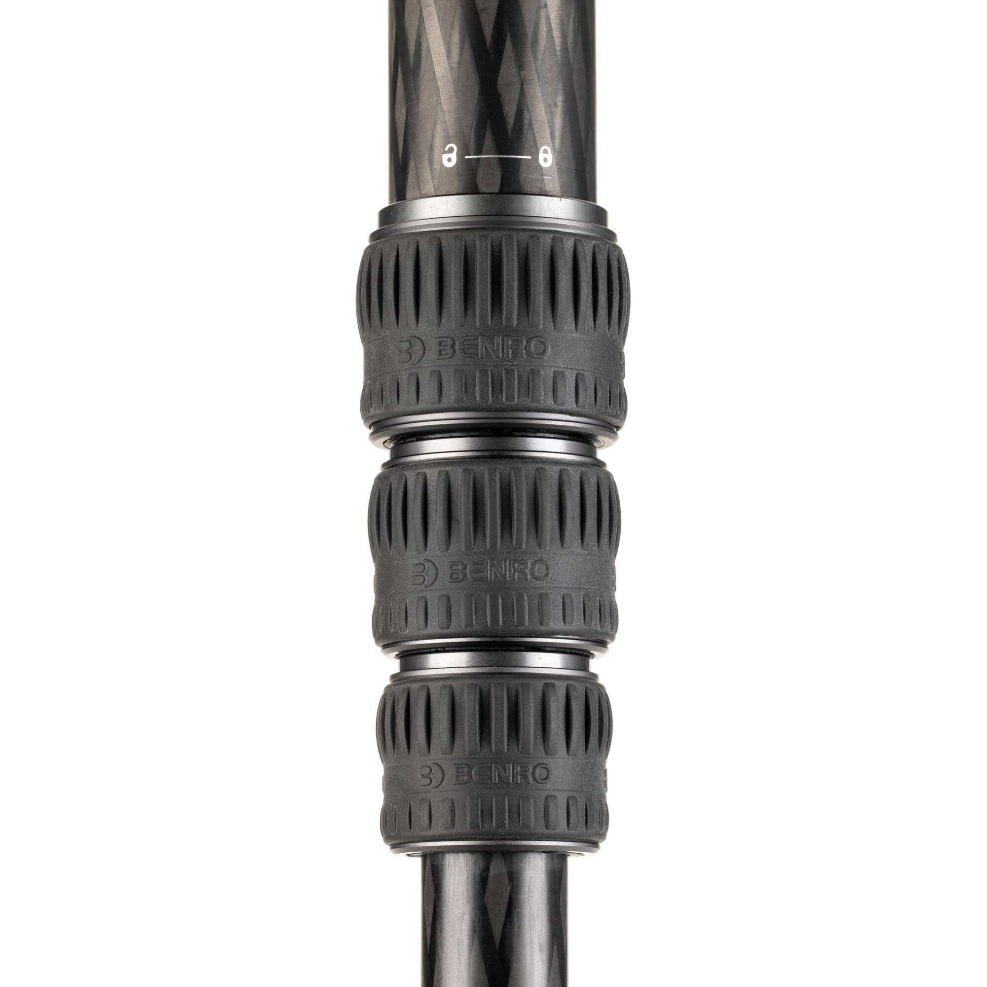Benro Mammoth 4-section carbon fibre tripod with 75mm bowl, twist-lock legs and 25 kg load capacity, extended to 160 cm.
