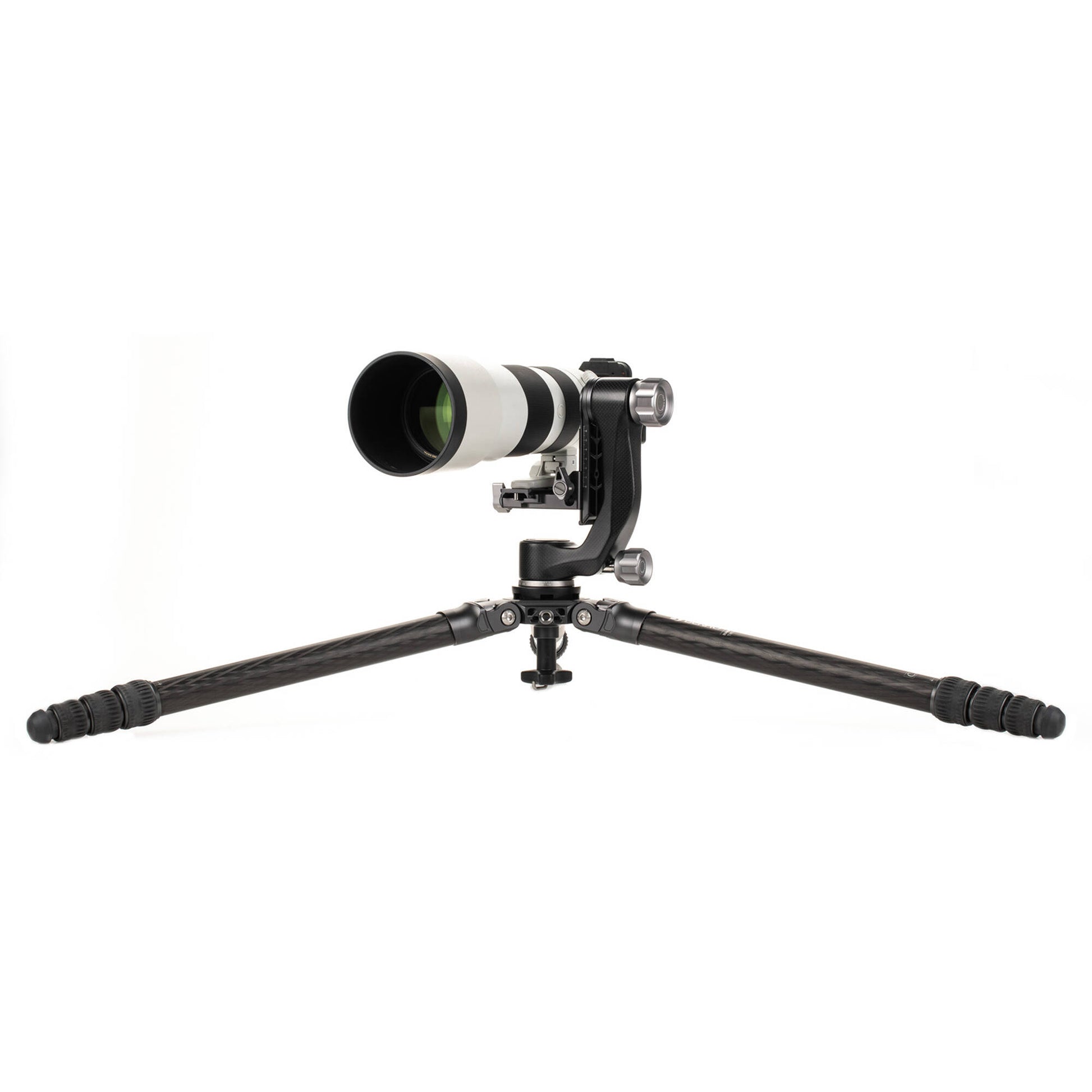 Benro Mammoth 4-section carbon fibre tripod with 75mm bowl, twist-lock legs and 25 kg load capacity, extended to 160 cm.