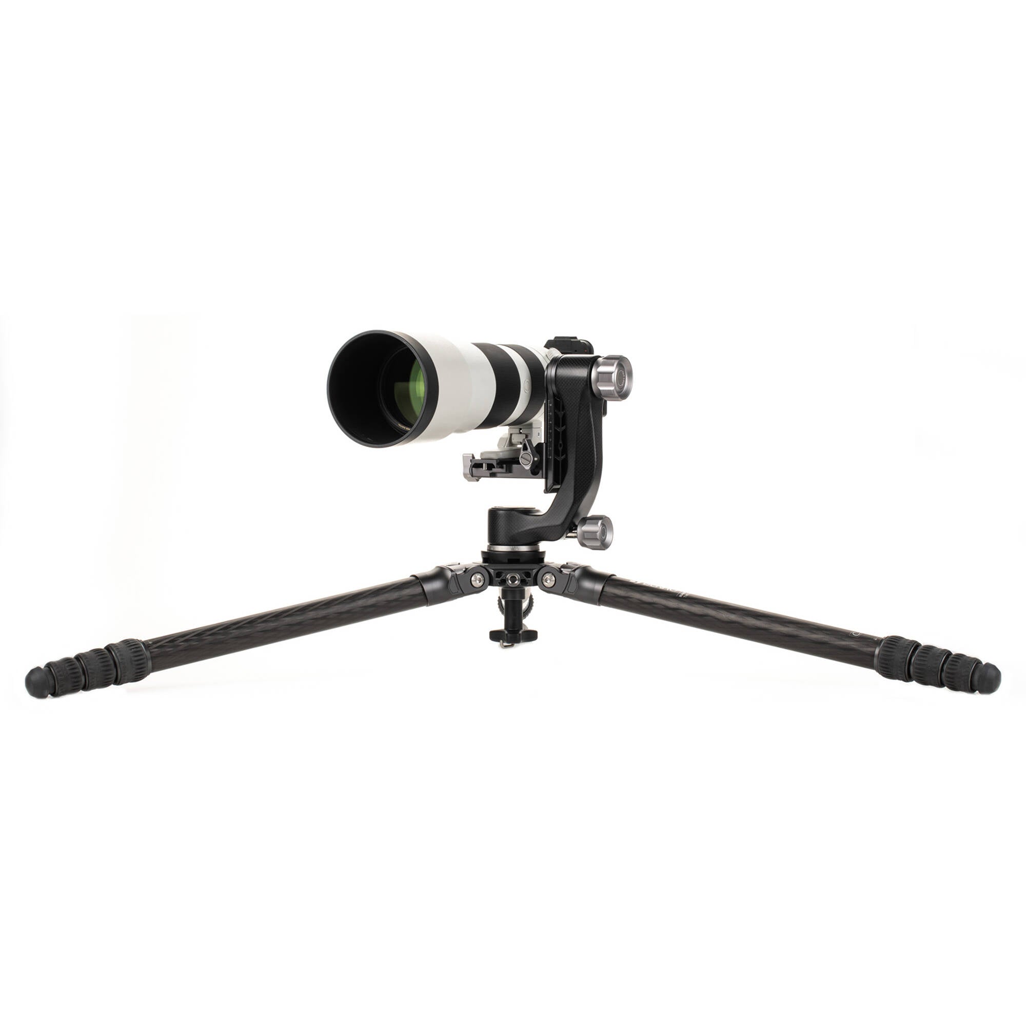 Benro Mammoth 4-section carbon fibre tripod with 75mm bowl, twist-lock legs and 25 kg load capacity, extended to 160 cm.