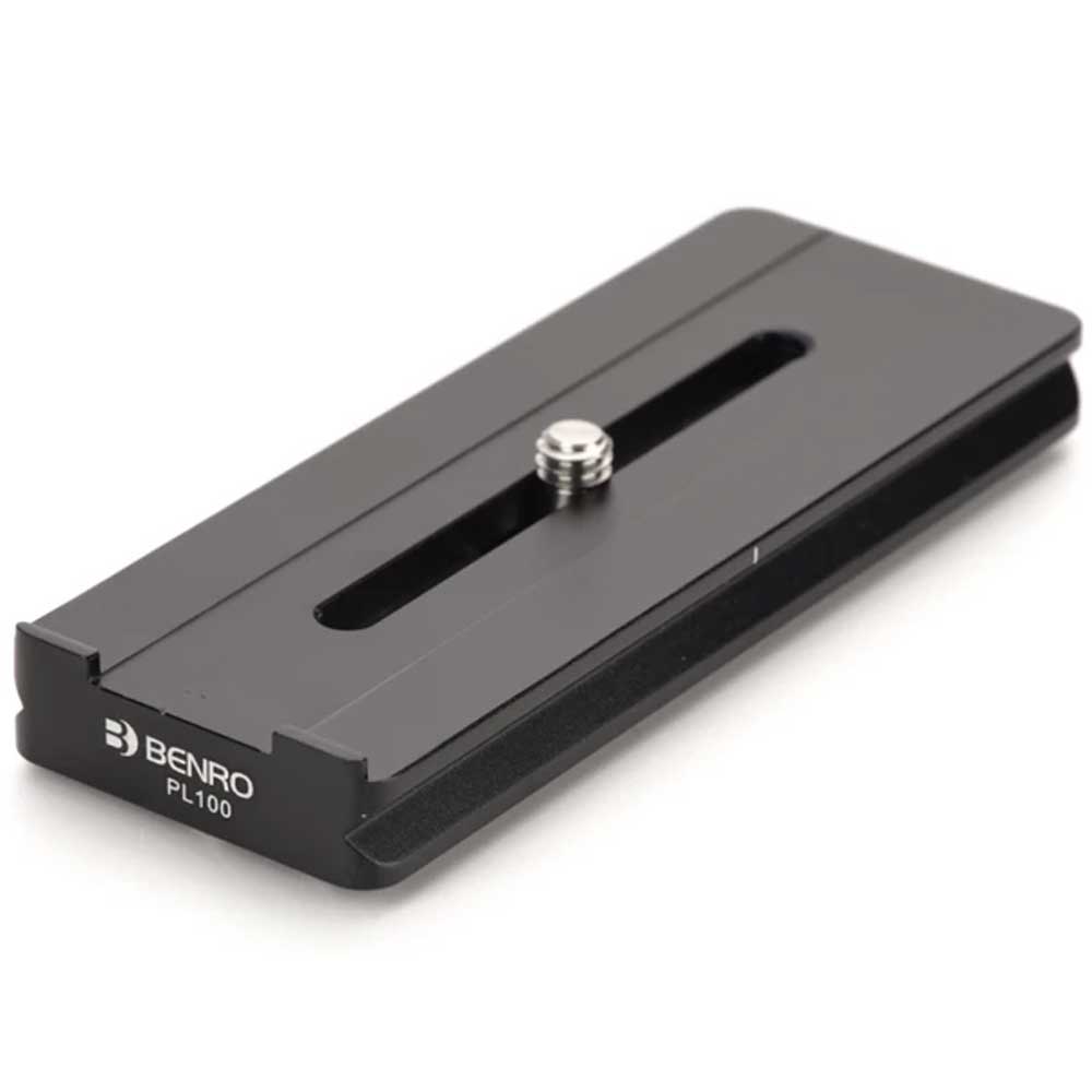 Benro PL‑100 Arca‑Swiss quick‑release plate (100 × 38 × 12 mm) in black anodised aluminum with ¼″–20 screw and anti‑twist pad.