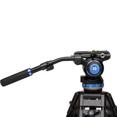 Benro S8Pro Fluid Video Head in matte black with grey accents, featuring dual ergonomic control knobs for pan and tilt, integrated bubble level, detachable quick‑release plate, and precision fluid damping system for ultra‑smooth camera movement.