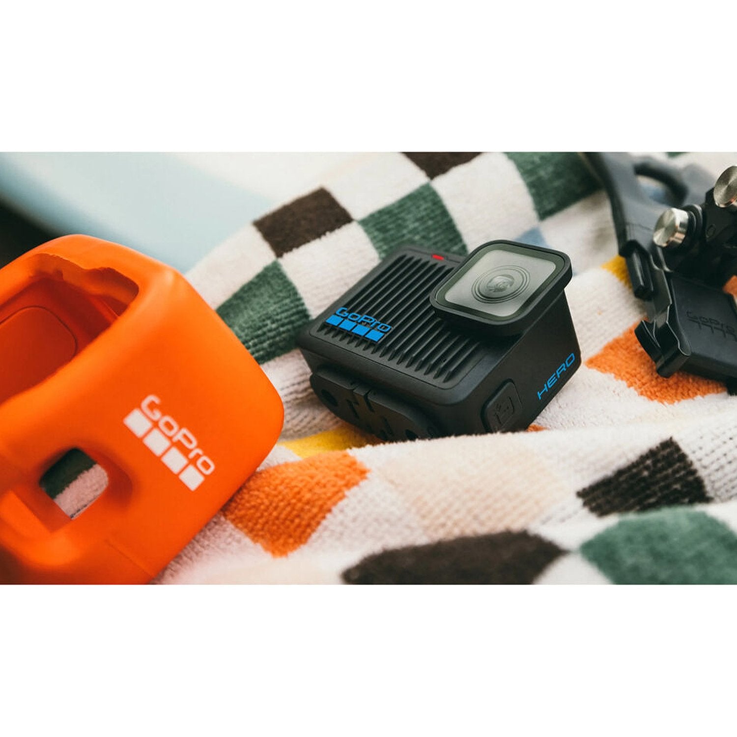GoPro Floaty – Schwimmhilfe Für HERO5 Black, HERO4 & Früher, Inkl. Gehäusedeckel & Klebeanker – Ideal Für Wasseraktivitäten GoPro Floaty – Schwimmhilfe Für HERO5 Black, HERO4 & Früher, Inkl. Gehäusedeckel & Klebeanker – Ideal Für Wasseraktivitäten