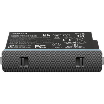 Insta360 Battery X5 with 2400mAh capacity delivering up to 135 minutes of continuous 5.7K30fps recording, high performance in low temperatures down to -20°C, includes protective storage case with dual SD card slots.