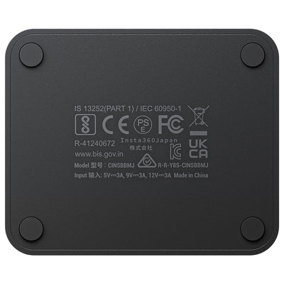 Insta360 Fast Charge Hub for X4 – compact charging station designed to quickly charge up to three X4 batteries simultaneously.
