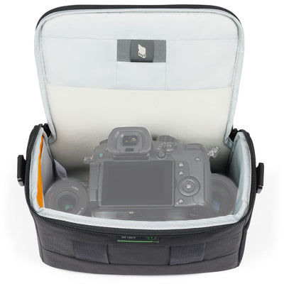Lowepro Adventura SH 160 III black shoulder bag for mirrorless camera with kit lens
