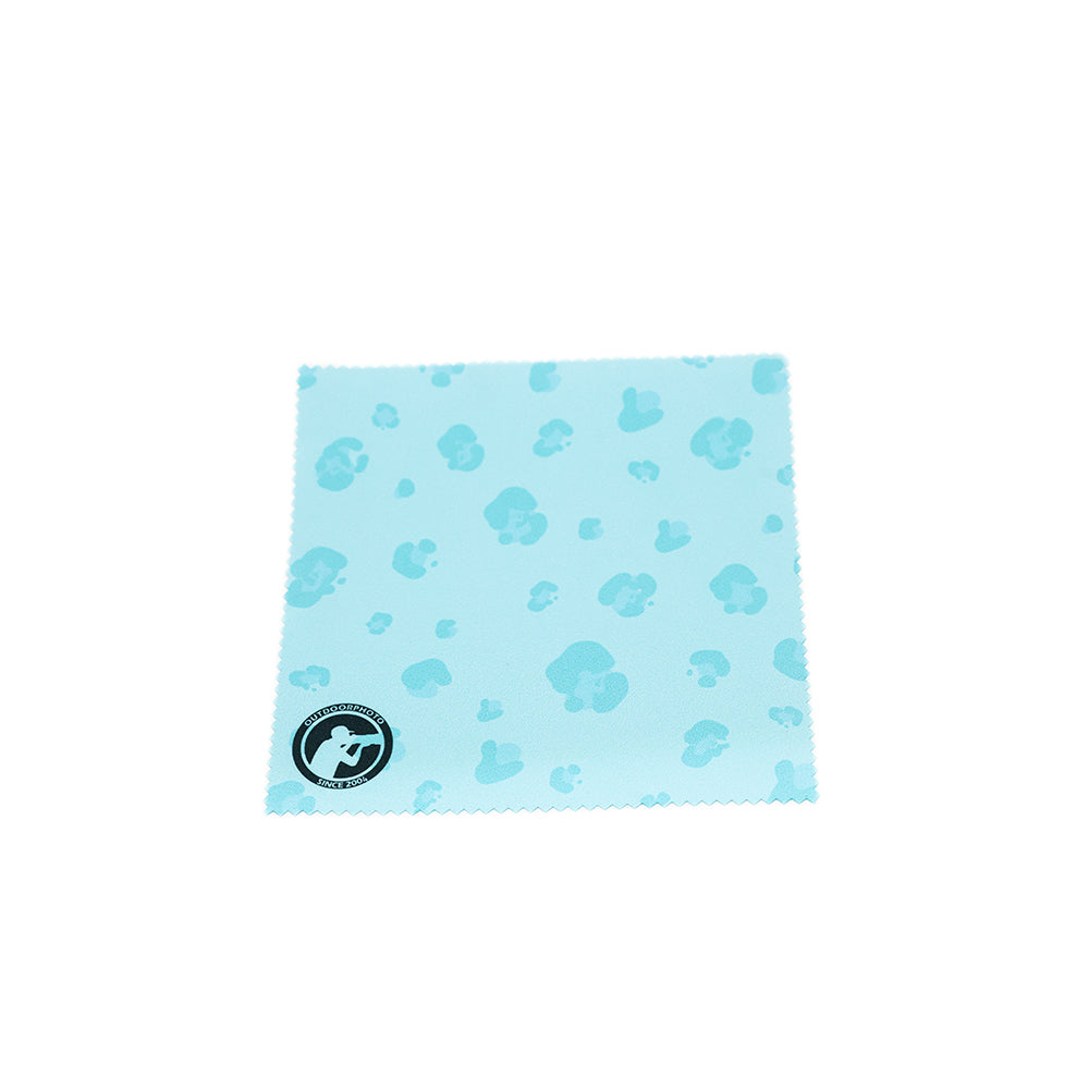 The Outdoorphoto microfibre lens cleaning cloth is made of a very soft and fine fabric that makes it perfect for cleaning optical equipment like lenses.

